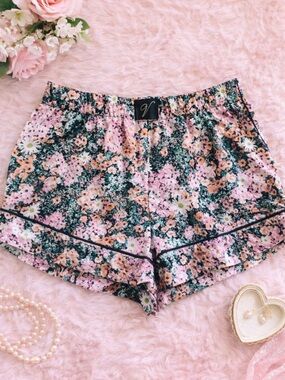 Victoria’s Secret Floral Lounge Shorts Medium Elastic Waist Cottagecore